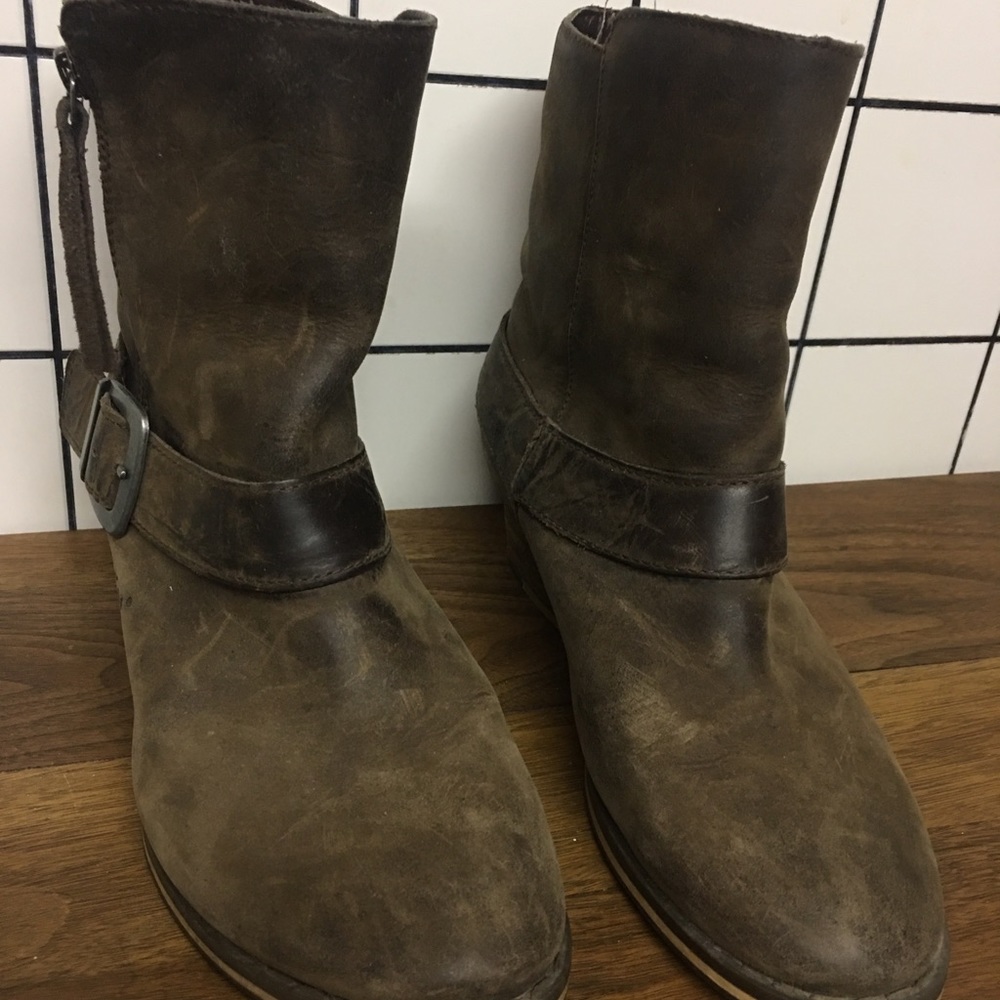 CAT Ankle boots